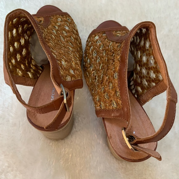 Morena Gabrielli Woven
Shooties - Picture 6 of 8